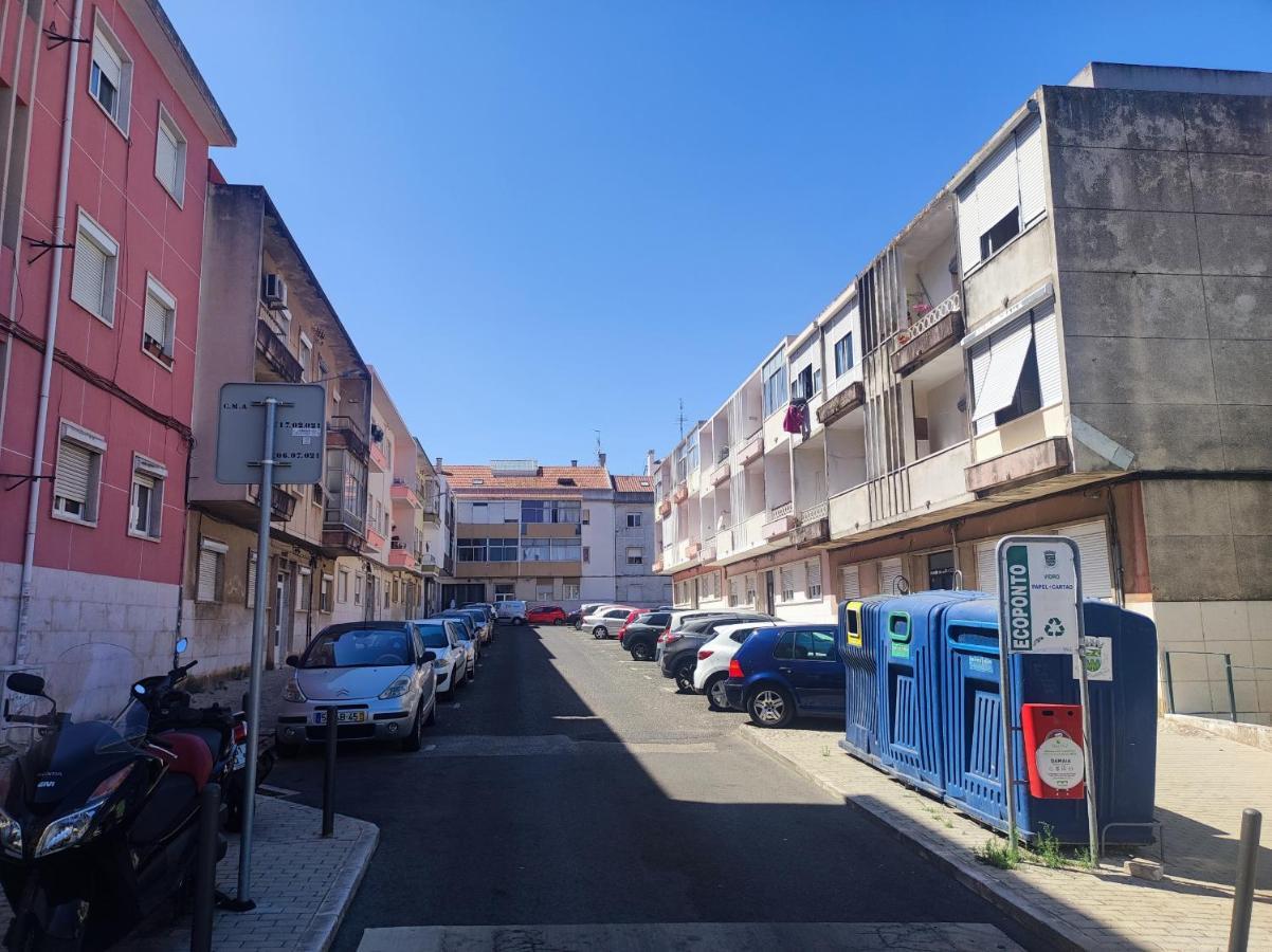Lisbon Traditional T2 With Balcony In Damaia, Lisbon Amadora Exterior photo