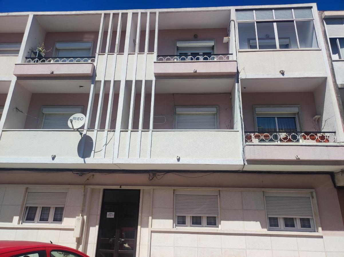 Lisbon Traditional T2 With Balcony In Damaia, Lisbon Amadora Exterior photo